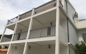 Apartments Eddie